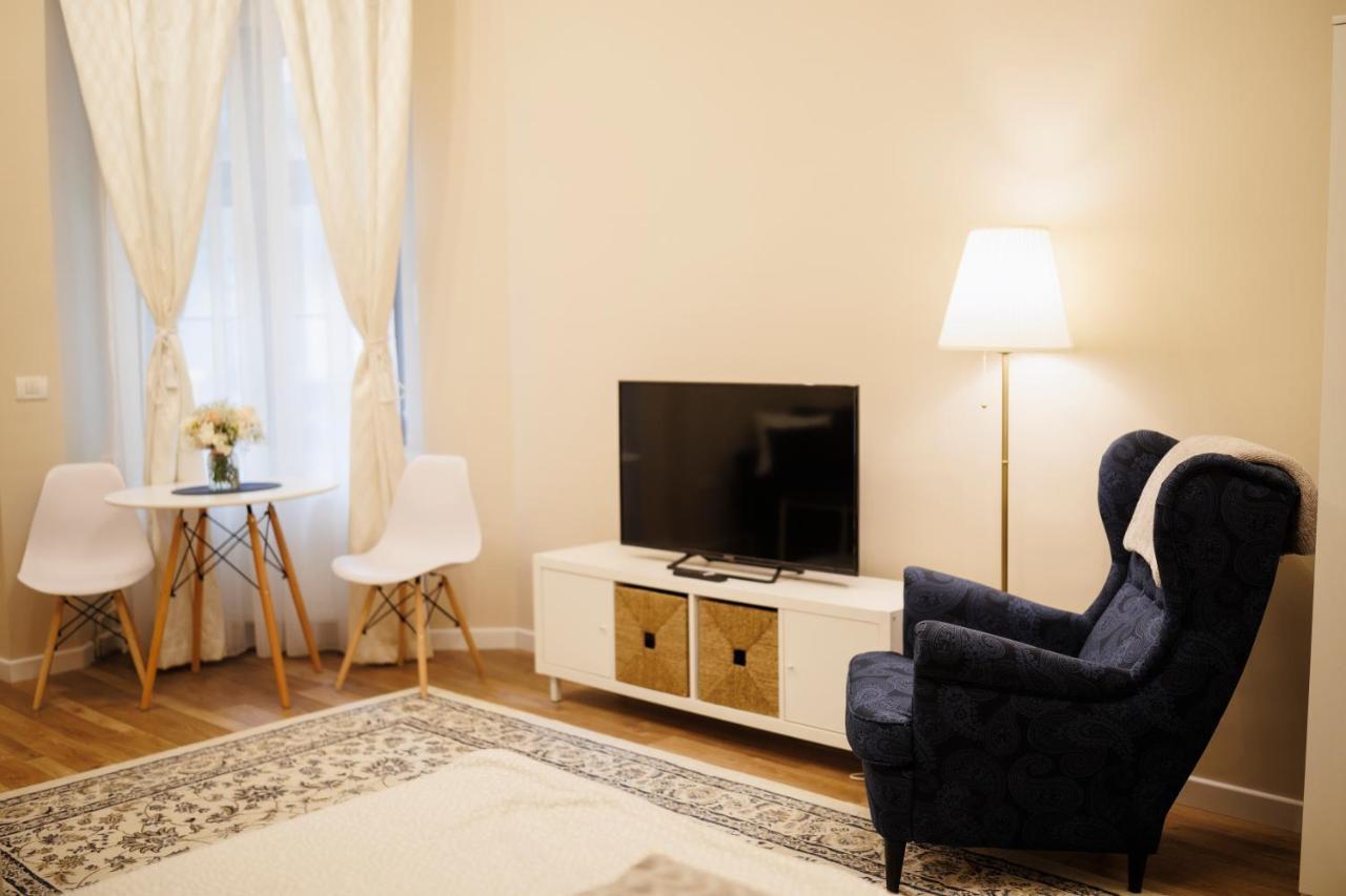 Jolie Flat In The Heart Of The City ティミショアラ エクステリア 写真